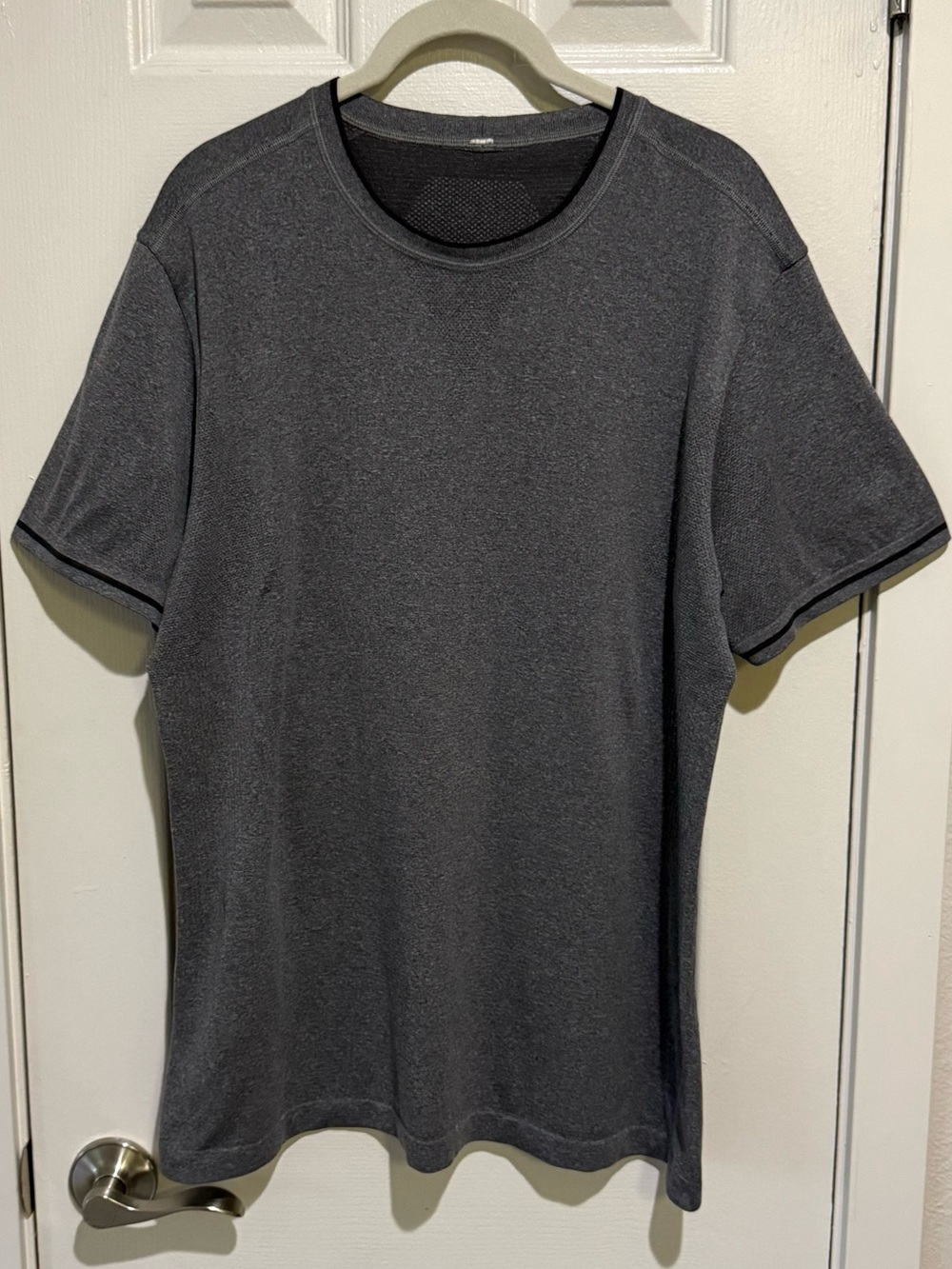 Lululemon Men's Metal Vent Tech short-sleeve shirt Gray Large